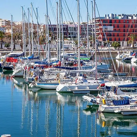 One Bedroom Seaview Urban Apartment *